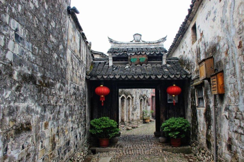手握15万预算选插电混动轿车,奇瑞风云A8选哪款最合适?