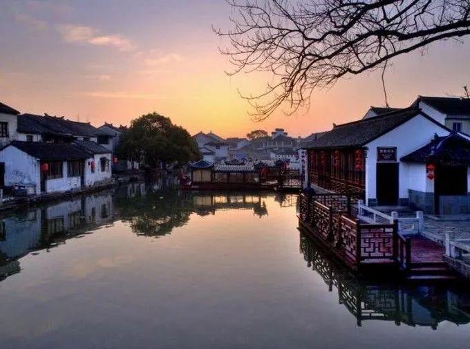 逃出昏暗的地下室
